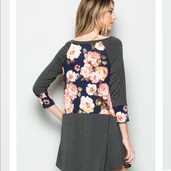 BNWT Exquisite Charcoal Floral Tunic - Picture 3 of 3